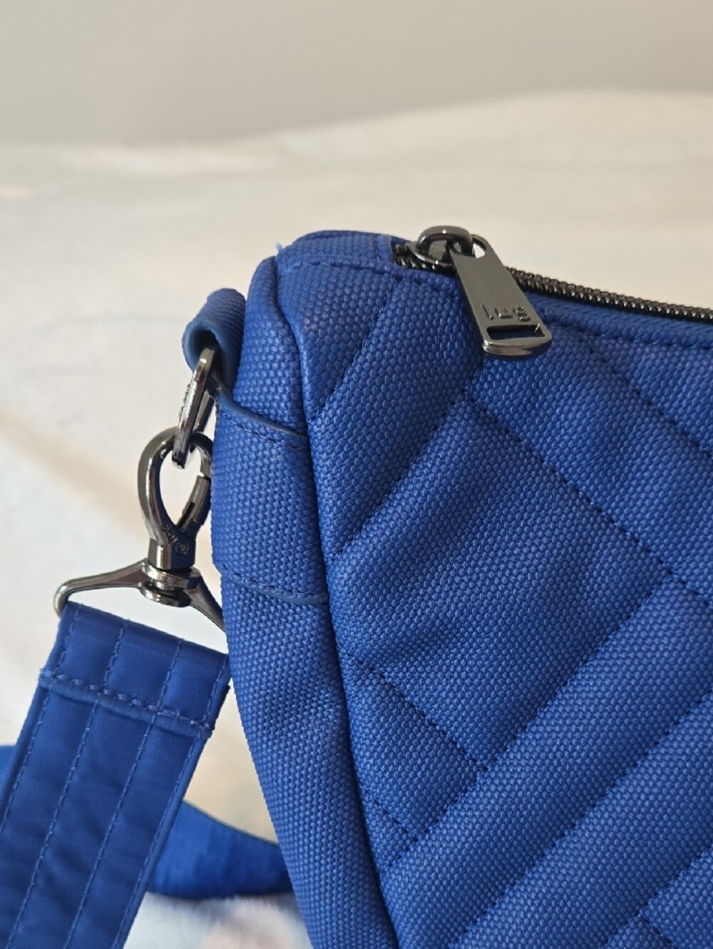 Lug Matte Luxe Shoulder Bag w/ Crossbody Strap - Harmony - Picture 5 of 13